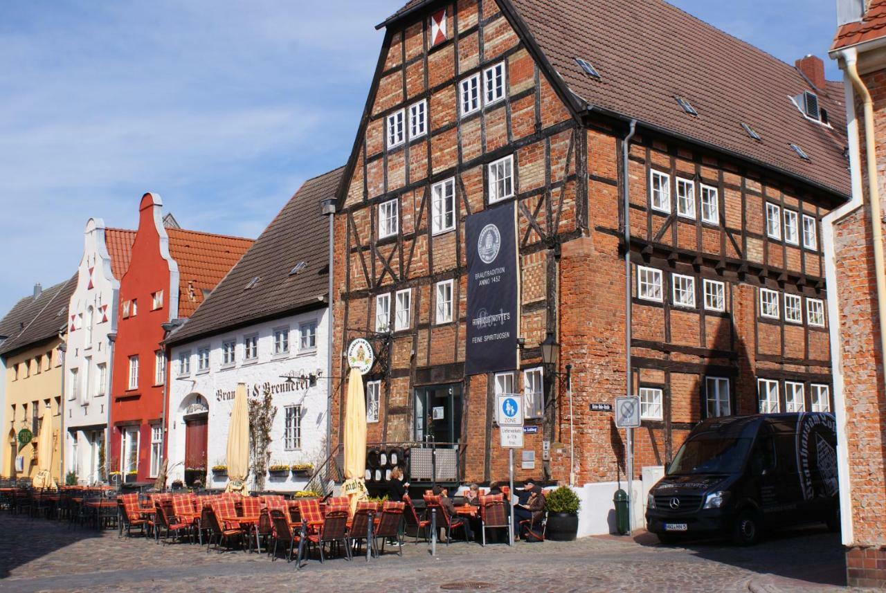 Stadtvilla Bruegemann Mit Terrasse & Parkplatz - Abc136 By AbcWißmar 외부 사진