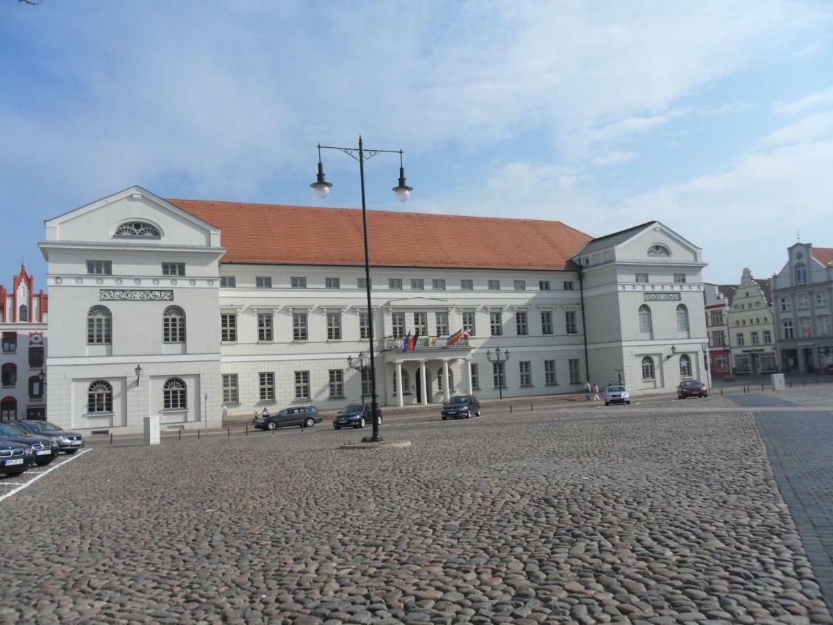 Stadtvilla Bruegemann Mit Terrasse & Parkplatz - Abc136 By AbcWißmar 외부 사진